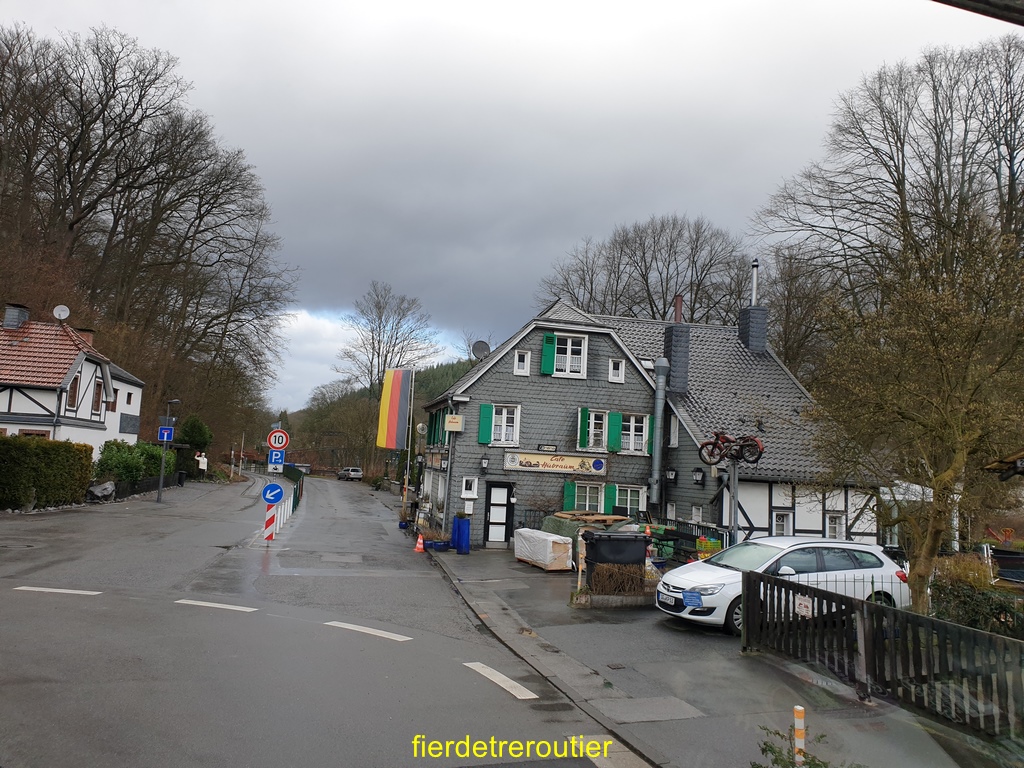 Couronnes d'acier chargées à Thiers 63 , et livrées dans le centre de Solingen (8).jpg