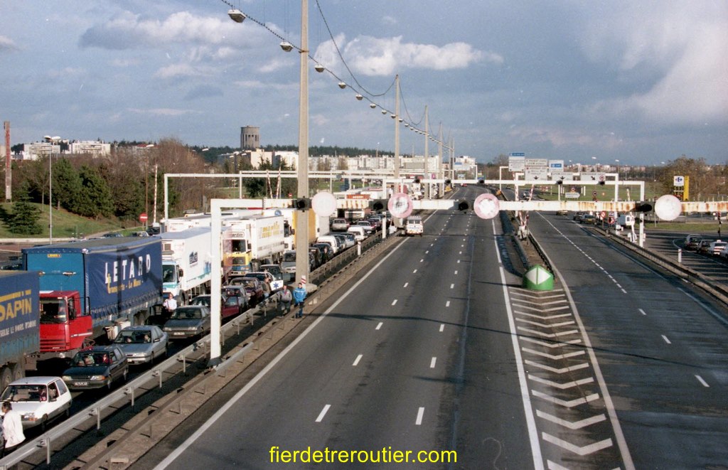 Au Boulot ! - face-a-l-ampleur-du-mouvement-de-nombreux-departements-seront-amenes-a-prendre-des-mesures-de-requisition-et-rationnement-des-carburants-20-novembre-1996-archives-le-progres-1605200478.jpg face-a-l-ampleur-du-mouvement-de-nombreux-departements-seront-amenes-a-prendre-des-mesures-de-requisition-et-rationnement-des-carburants-20-novembre-1996-archives-le-progres-1605200478.jpg